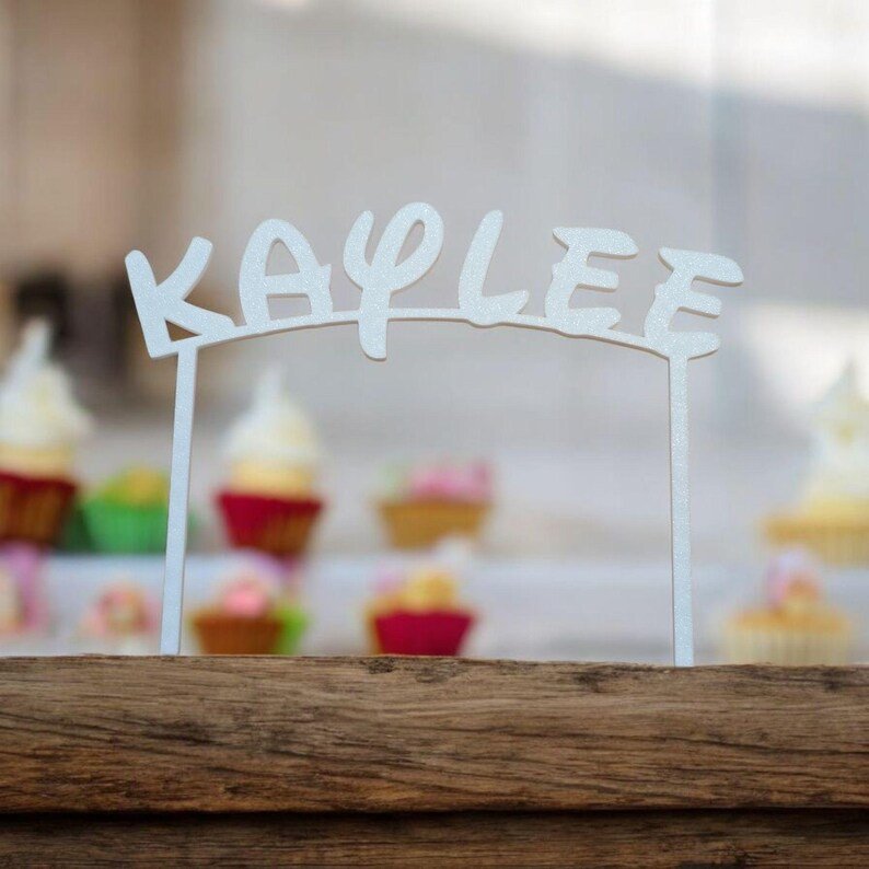 Personalisierter Caketopper Comic-Look – bemalbar mit Acrylfarben aus Biokunststoff