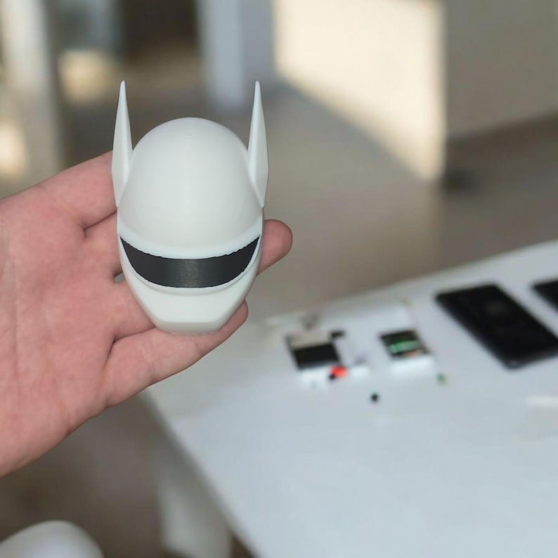 Bärenmaske Kühlschrankmagnet im Stil eines bekannten Rappers – Replik / Fan-Artikel