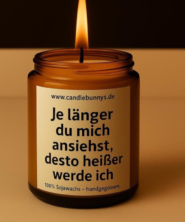 Kerze mit Spruch Je l&auml;nger du mich ansiehst,desto heisser werde ich